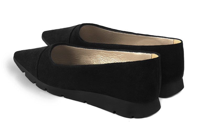 Matt black women's ballet pumps, with wedge soles. Pointed toe. Flat rubber soles. Rear view - Florence KOOIJMAN